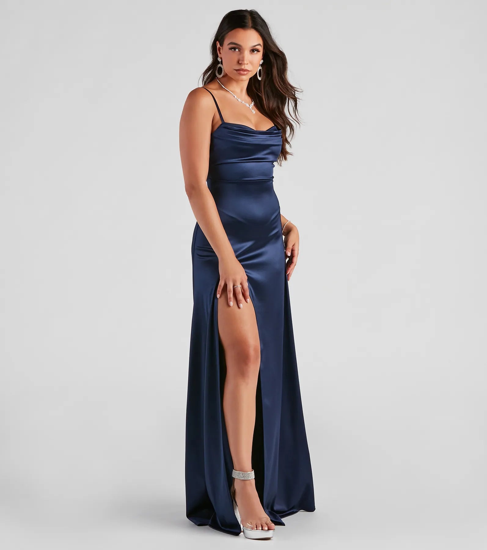 Marissa Satin Abendkleid Marineblau – Frontansicht Ballkleid