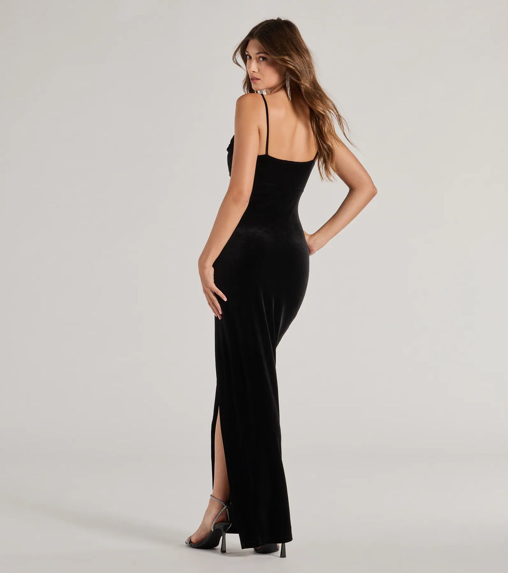 Myah Samtkleid Schwarz Seitenansicht mit hohem Beinschlitz