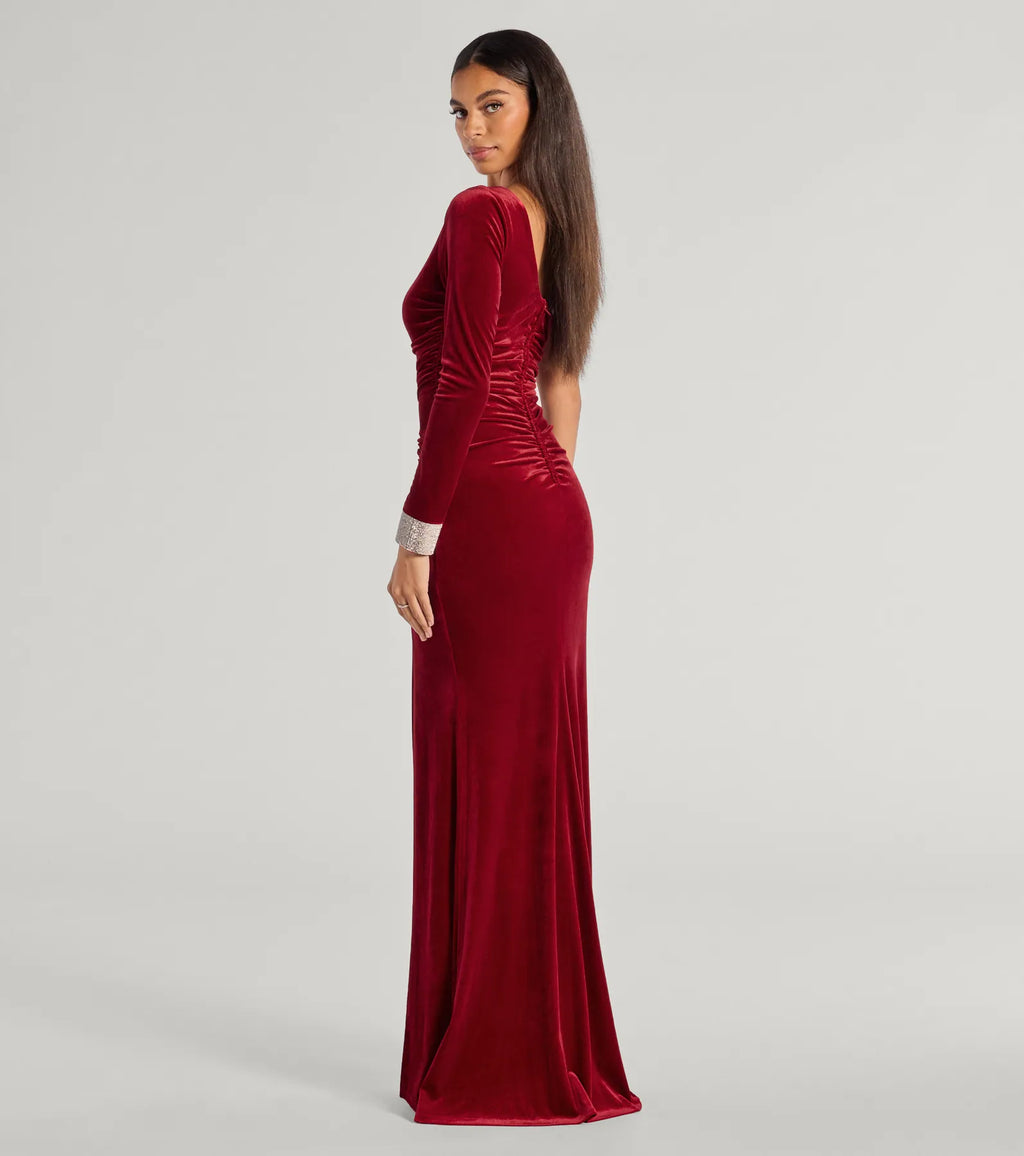 Lyra One Shoulder Samtkleid Weinrot Seitenansicht mit Meerjungfrau-Silhouette