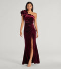 Freida Samt One Shoulder Abendkleid Weinrot – Frontansicht Ballkleid mit Rüschen