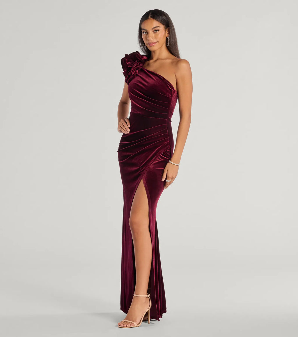 Detail: Rüschen am Freida Samt Abendkleid Weinrot