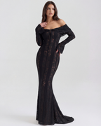 Zwarte Maxi-jurk met Bloemenkant, Off-Shoulder en Godet – Dramatische Avondjurk voor Bruiloftsgasten