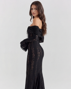 Zwarte Maxi-jurk met Bloemenkant, Off-Shoulder en Godet – Dramatische Avondjurk voor Bruiloftsgasten