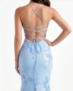 Maxi-jurk met korset en bloemenlintapplicatie in babyblauw – romantische trouwgastjurk voor tuinfeest
