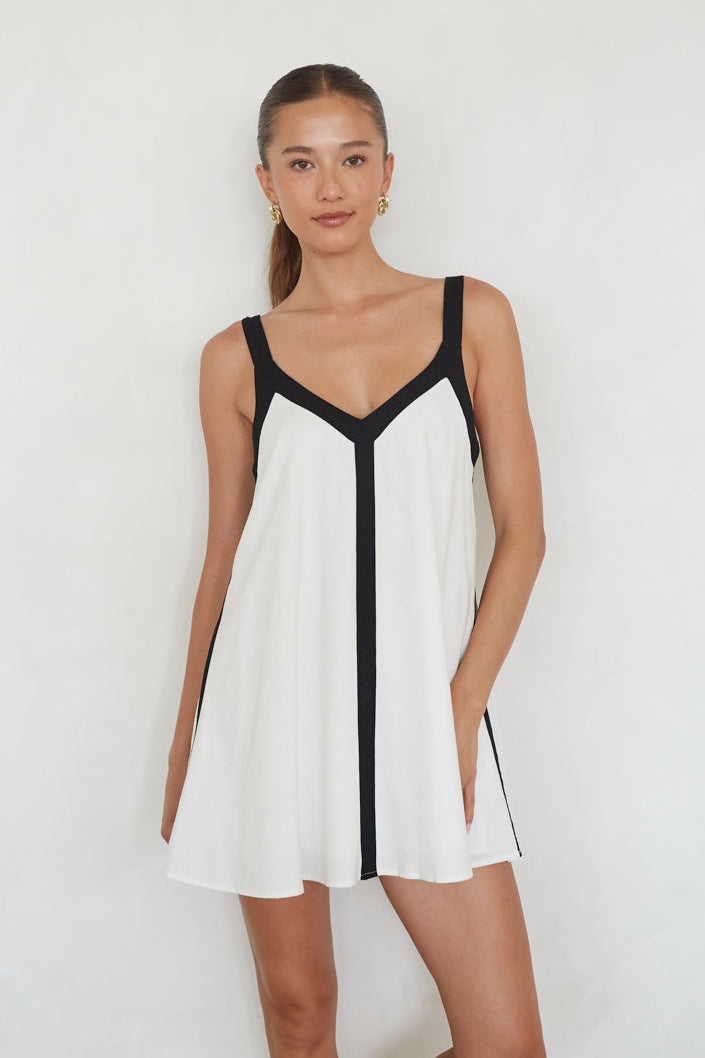 White Linen Rayon V-Neck Shift Mini Dress with Pockets – Chic Bridesmaid Wedding Guest Outfit