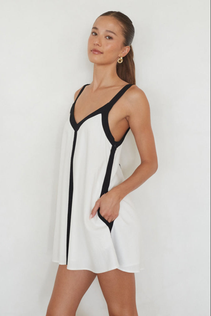 White Linen Rayon V-Neck Shift Mini Dress with Pockets – Chic Bridesmaid Wedding Guest Outfit