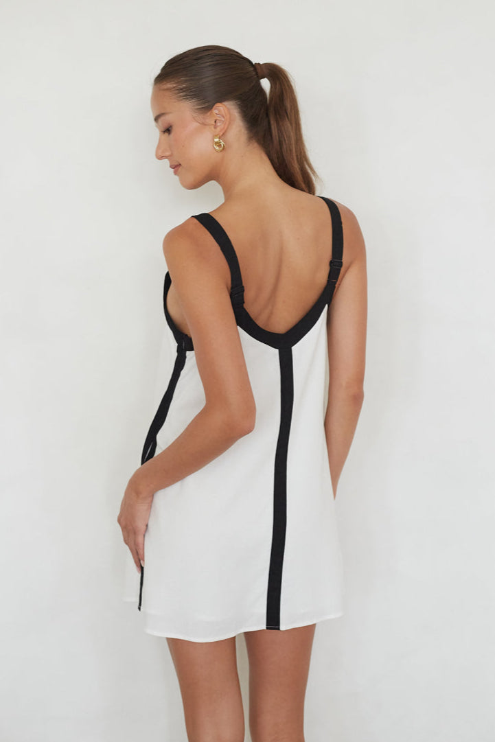White Linen Rayon V-Neck Shift Mini Dress with Pockets – Chic Bridesmaid Wedding Guest Outfit