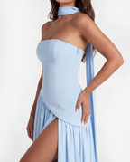 Babyblaues trägerloses Chiffon-Maxikleid mit Schal – Festliches Brautjungfernkleid für eine Frühlingshochzeit
