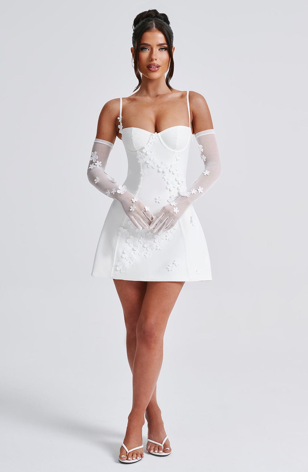 Weißes Mesh-Minikleid mit vorgeformten Cups – Standesamt & Junggesellinnenabschied