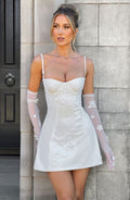 Weißes Mesh-Minikleid mit vorgeformten Cups – Standesamt & Junggesellinnenabschied