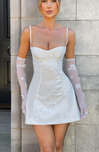 Weißes Mesh-Minikleid mit vorgeformten Cups – Standesamt & Junggesellinnenabschied
