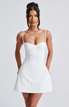 Weißes Mesh-Minikleid mit vorgeformten Cups – Standesamt & Junggesellinnenabschied