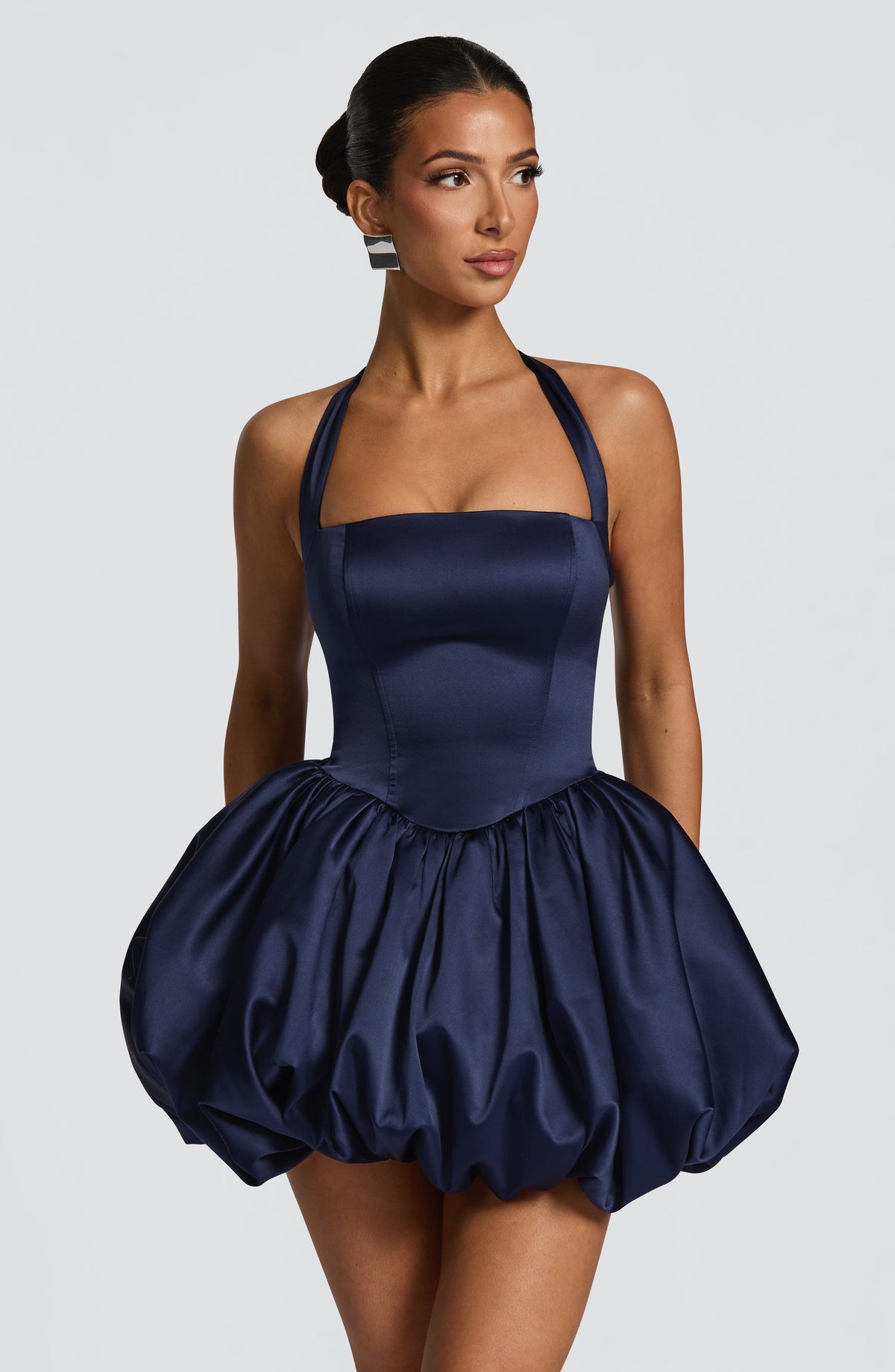 Marineblaues Satin-Minikleid mit eckigem Ausschnitt – Partykleid kurz