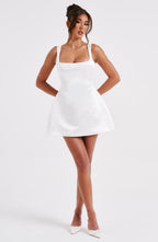 Weißes Satin-Minikleid – Standesamt & Brautparty