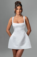 Weißes Satin-Minikleid – Standesamt & Brautparty