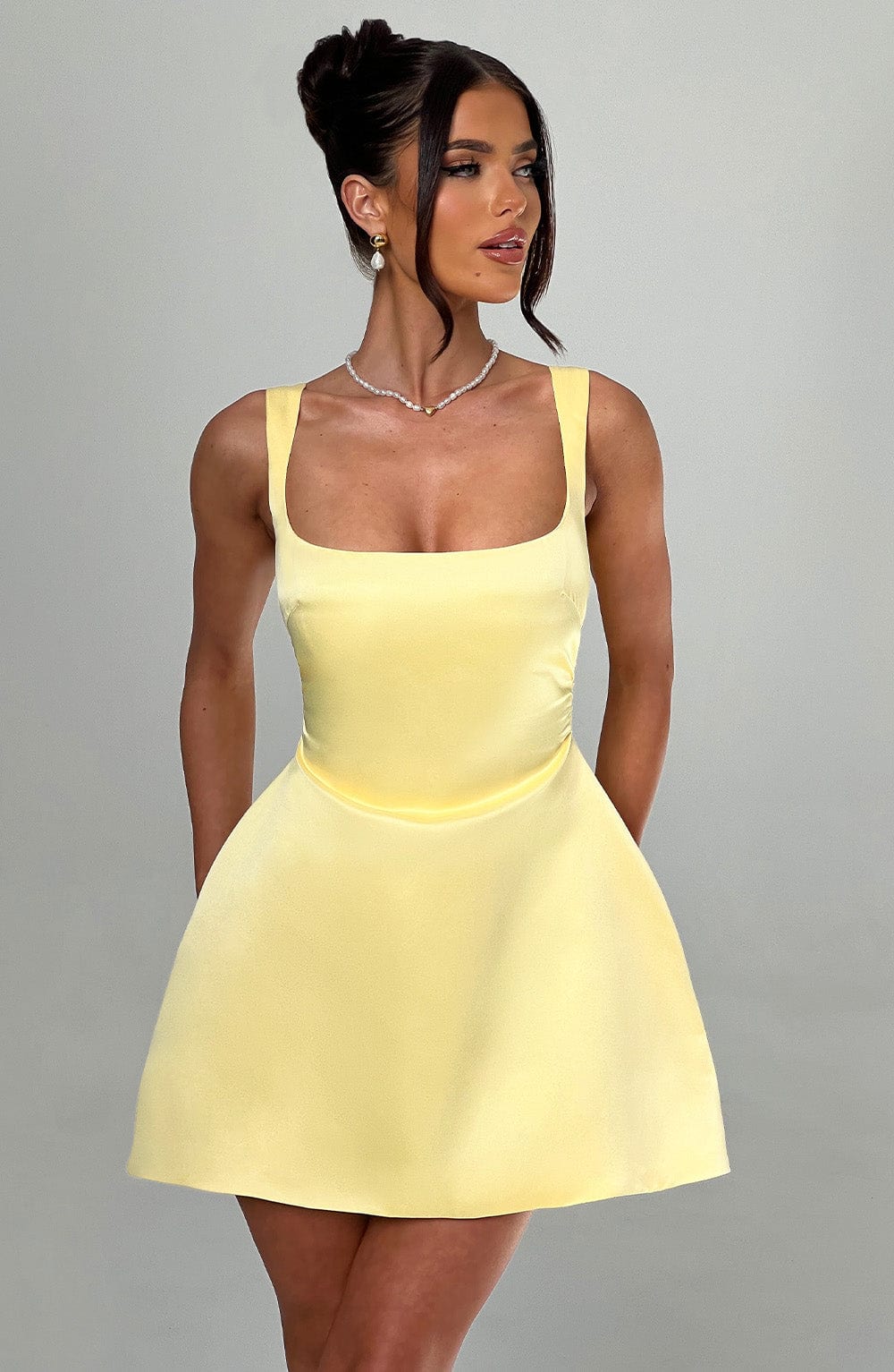 Gelbes Satin-Minikleid – Partykleid kurz