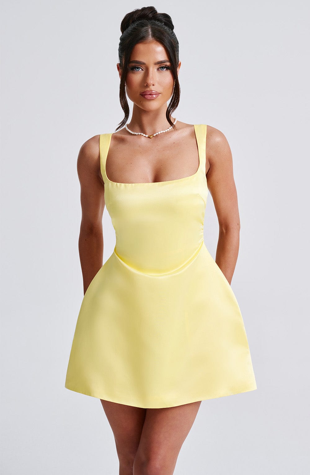 Gelbes Satin-Minikleid – Partykleid kurz